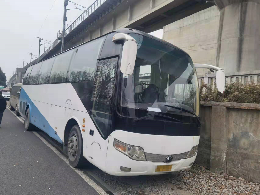51 τα καθίσματα χρησιμοποίησαν χρησιμοποιημένο λεωφορείο λεωφορείων Yutong ZK6110 το λεωφορείο 2010 μηχανές diesel οδήγησης RHD έτους