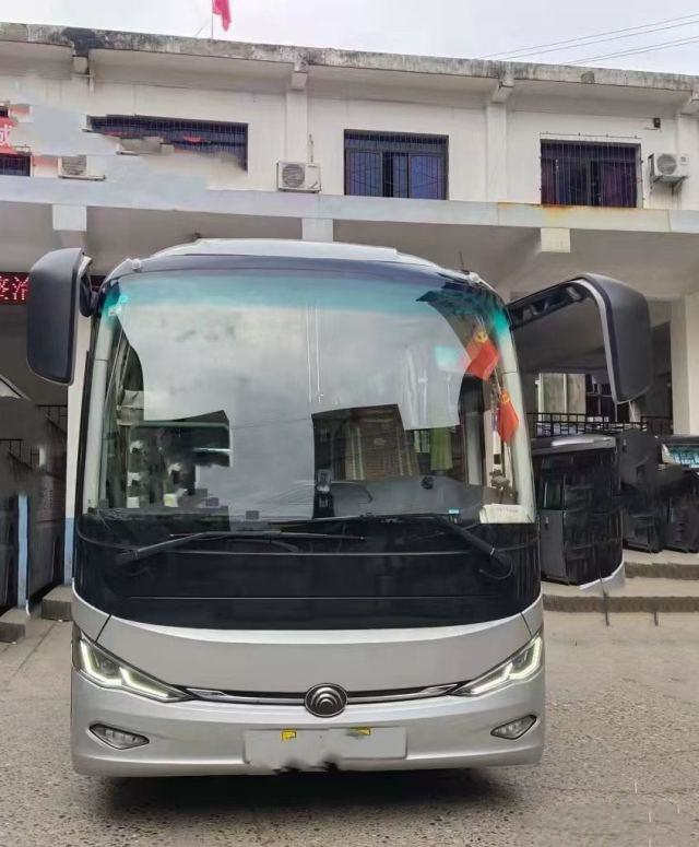 Χρησιμοποιημένη Yutong πολυτέλεια λεωφορείων λεωφορείων λεωφορείων ZK6907 του 2021 39 πλαίσια αερόσακων diesel τιμών λεωφορείων Yutong καθισμάτων