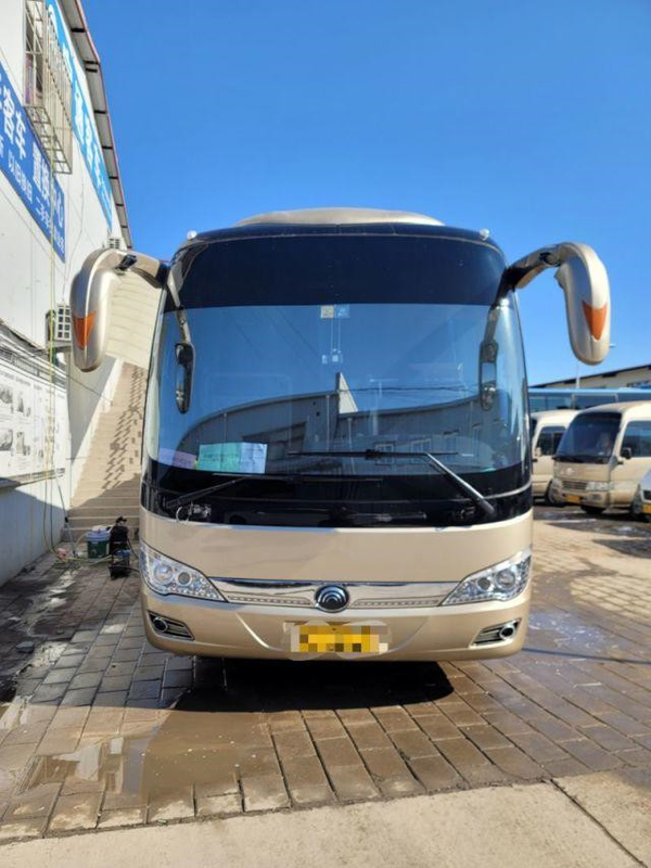 Αντίθετη 38 μηχανή Yuchai 270kw λεωφορείων λεωφορείων τουριστών καθισμάτων επιβατών λεωφορείων Youtong Zk6908 λεωφορείων