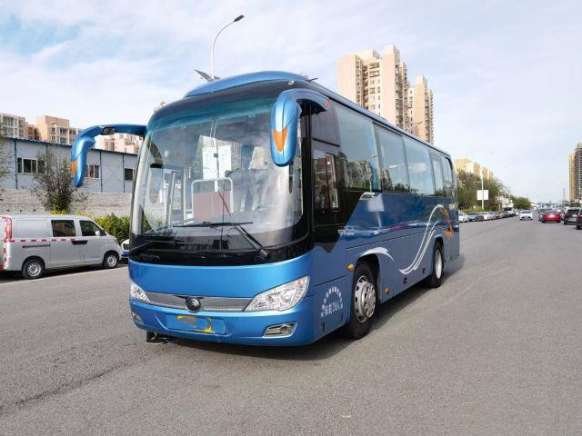 Το μικρό λεωφορείο χρησιμοποιημένο λεωφορείο Yutong μεταφέρει το από δεύτερο χέρι 39 πλαίσια αερόσακων μηχανών Yuchai καθισμάτων