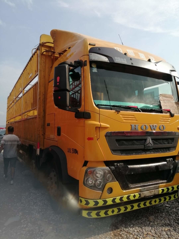 280HP ενιαίο χρησιμοποιημένο υπόλοιπος κόσμος ελαφρύ φορτηγό χεριών φορτηγών απορρίψεων φορτίου 6*2 T5G δεύτερος