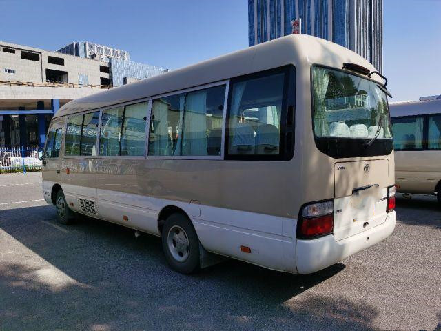 Το χρησιμοποιημένο ακτοφύλακας λεωφορείο της Toyota με τον πλήρη εξοπλισμό 20 καθίσματα χρησιμοποίησε το μίνι λεωφορείων το 2012 λεωφορείο Munual βενζίνης παραθύρων έτους γλιστρώντας