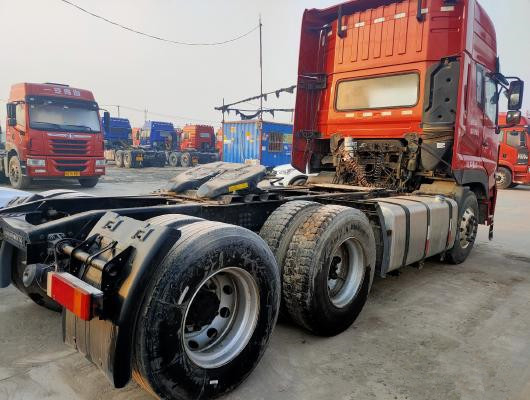 Το χρησιμοποιημένο τρακτέρ 420hp φορτηγών χρησιμοποίησε το τρακτέρ επικεφαλής 6*4 50tons για το φορτηγό τρακτέρ πώλησης