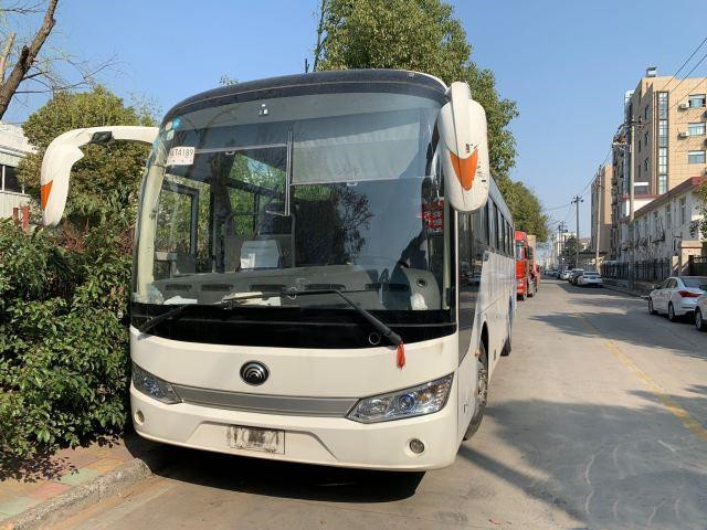 Τα χρησιμοποιημένα λεωφορεία λεωφορείων με το εναλλασσόμενο ρεύμα Zk6115 49 λεωφορείο Yutong Seater μεταφέρουν χειρωνακτικό RHD/LHD