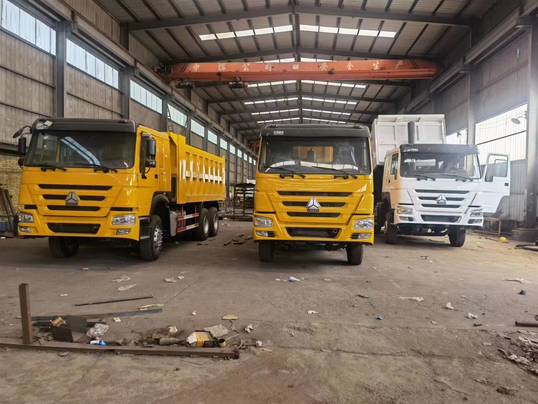 Tipper 6*4 8*4 από τα αριστερά προς τα δεξιά χρησιμοποιημένος οδήγηση εκφορτωτής Drive χεριών φορτηγών 371/375hp δεύτερος
