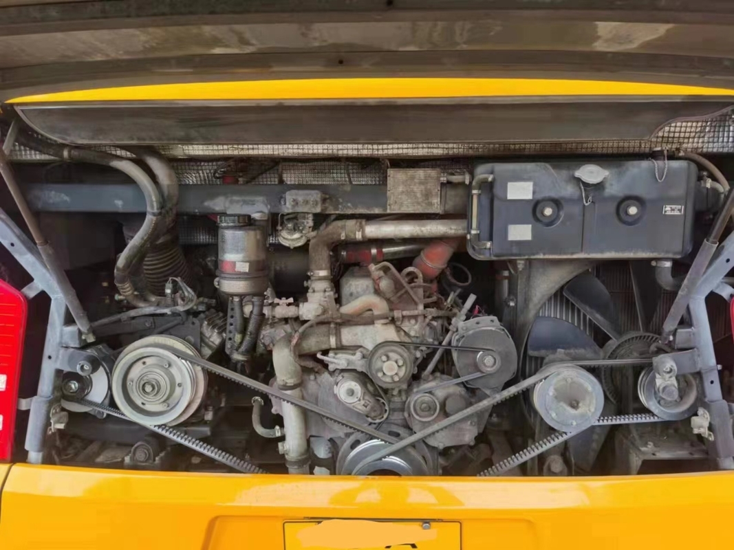 RHD/LHD χρησιμοποιημένο λεωφορείο Yutong 60seats 2+3layout δύο οπίσθια μηχανή Yuchai πορτών