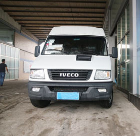 Άσπρο Iveco εμπορικό σήμα χρησιμοποιούμενο και νέο μικρό λεωφορείο 6 τα καθίσματα έτος diesel 2013-2018 129 HP