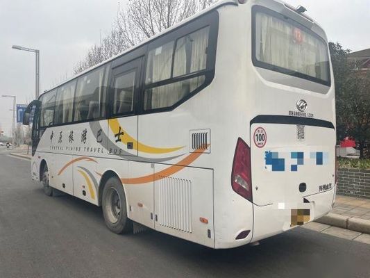 Το χρησιμοποιημένο υψηλότερο λεωφορείο πρότυπο KLQ6882 39 καθισμάτων χάλυβα χρησιμοποιημένες πλαίσια επιβατών λεωφορείων ενιαίες πόρτες μηχανών 162kw Yuchai οπίσθιες που αφήνονται οδηγεί