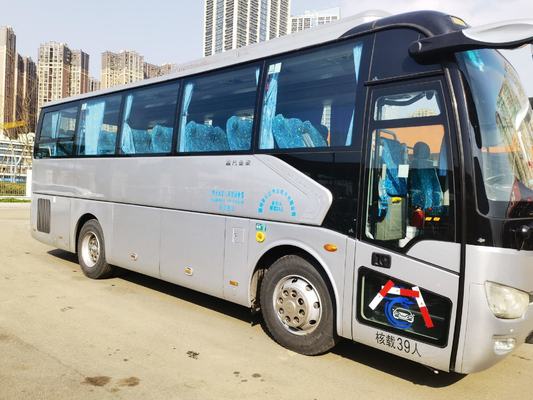 Χρυσή πόρτα 38 λεωφορείων λεωφορείων XML6907 Passanger δράκων λεωφορείων μηχανή Yuchai λεωφορείων πόλεων καθισμάτων